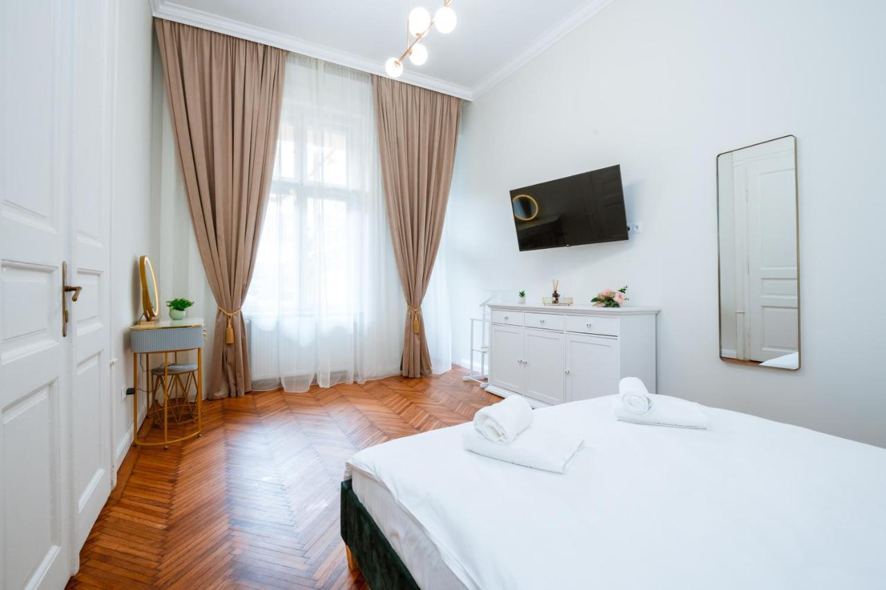 Apartament De Lux Central, P-Ta Matei Corvin Cluj-Napoca Exterior foto